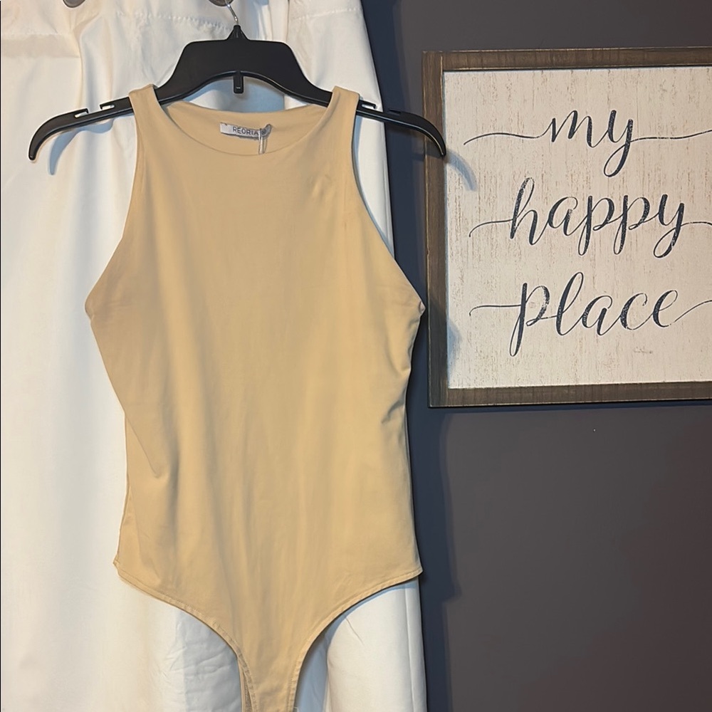 NWOT ReoRia Beige Sleeveless Ribbed Bodysuit